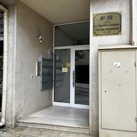 Green Central Apartment דירה וארנה
