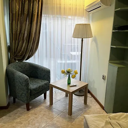 Green Central Apartment דירה וארנה