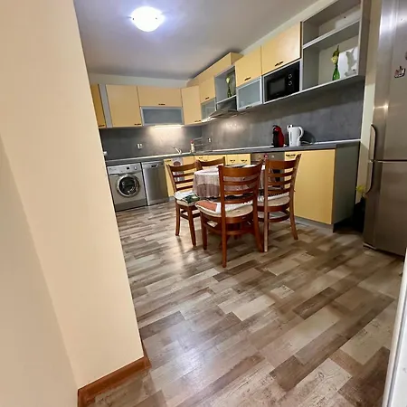 Green Central Apartment Апартамент *