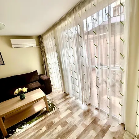 Green Central Apartment דירה וארנה