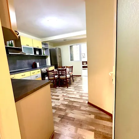 Апартамент Green Central Apartment *