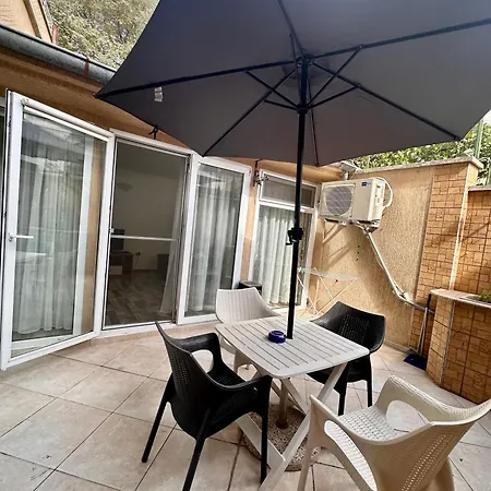 Green Central Apartment *